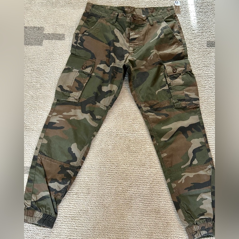 Old Navy men’s size 32 Cargo Camouflage Camo Joggers